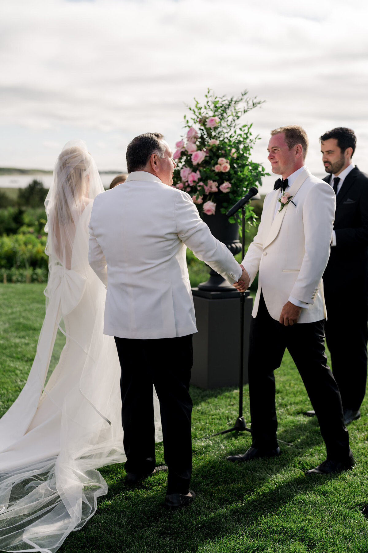 wedding-ceremony-at-the-wauwinet-nantucket-nightingale-wedding-and-events-3