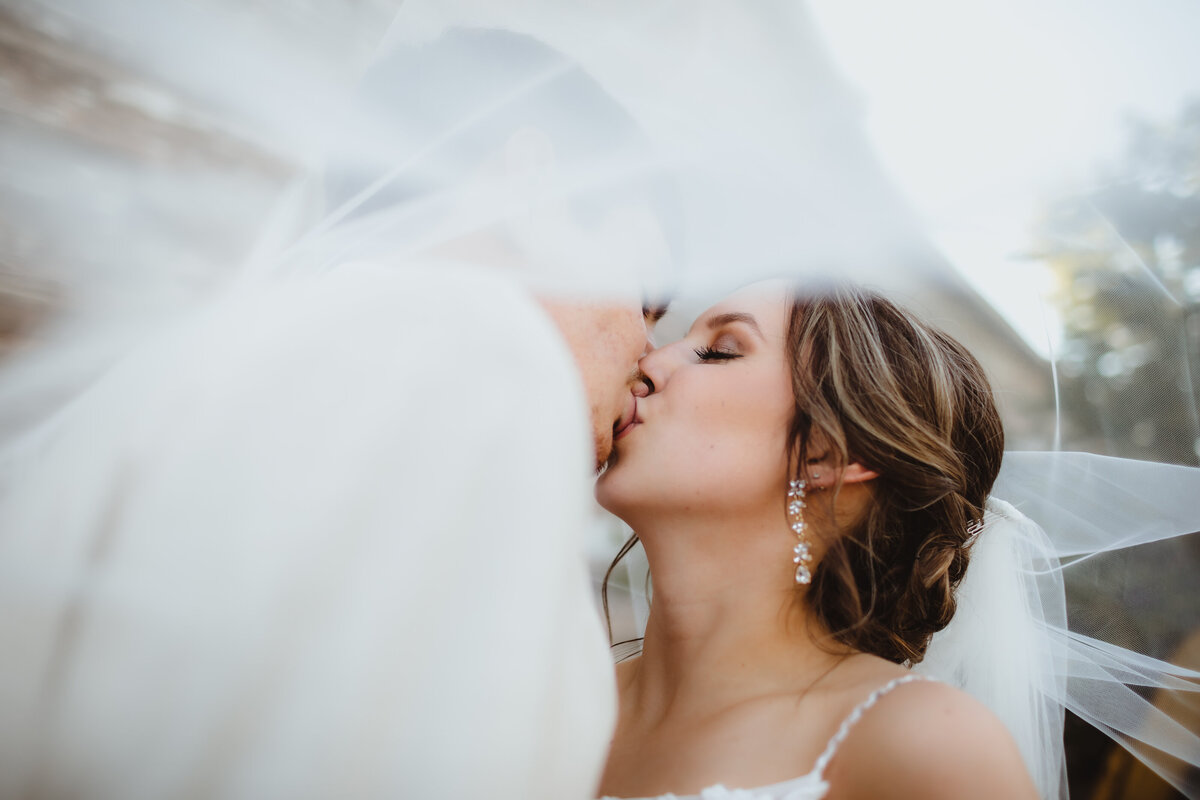 FIRST KISS KANSAS BARN