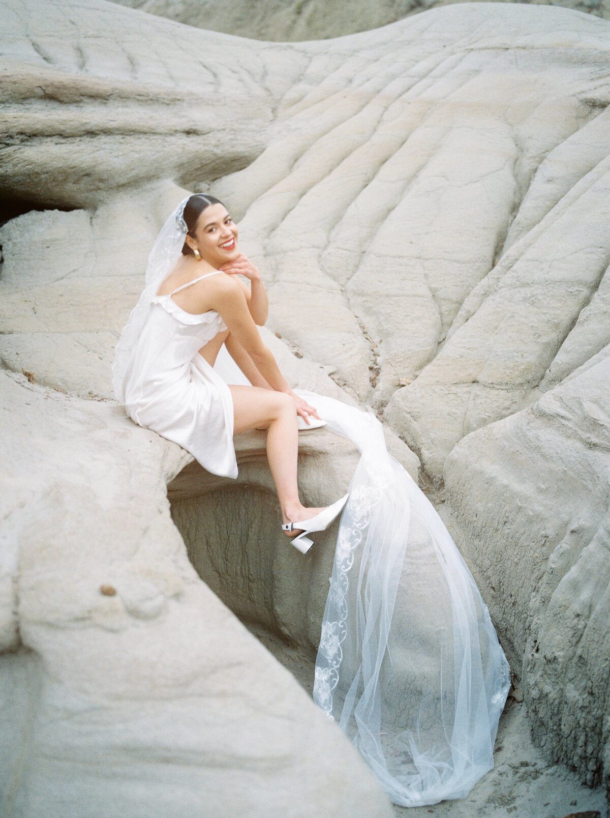 Photos by Canadian wedding and elopement photographer Sarah Rolles Photography