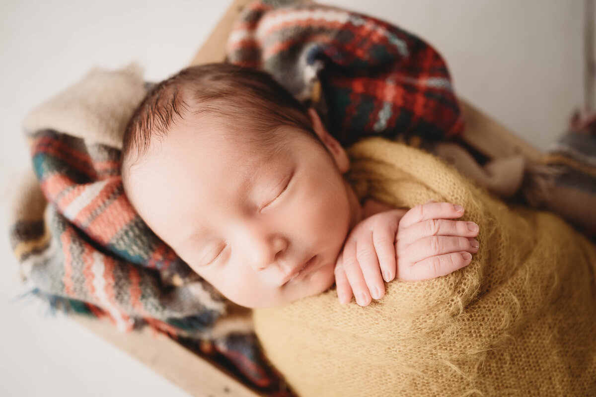 hochmuthnewborn-riowinewbornphotographer--6