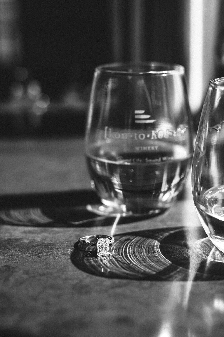 wedding-proposal-engagement-kontokosta-winery-greenport-newyork-miraparkphotography-13-bw