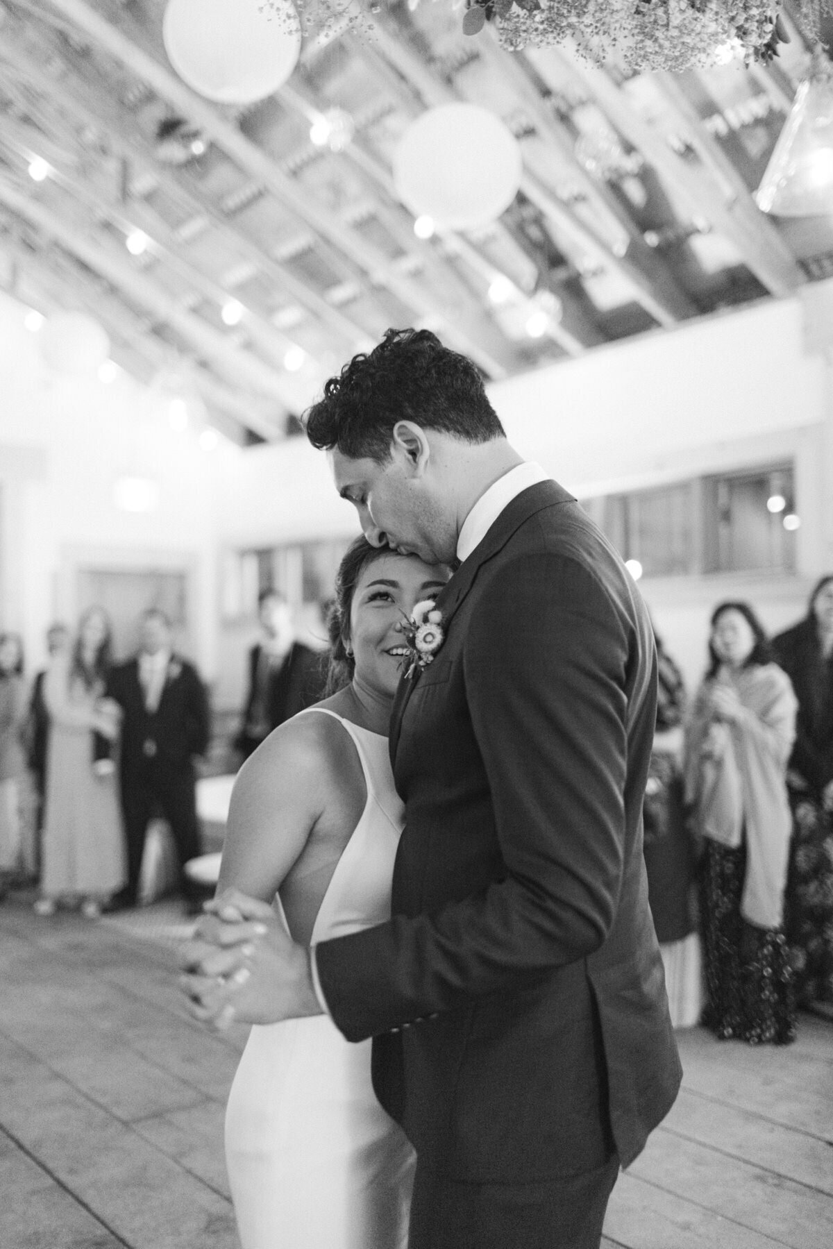 toronto-wedding-photographer-compass-rose-suites-christine-lim-058