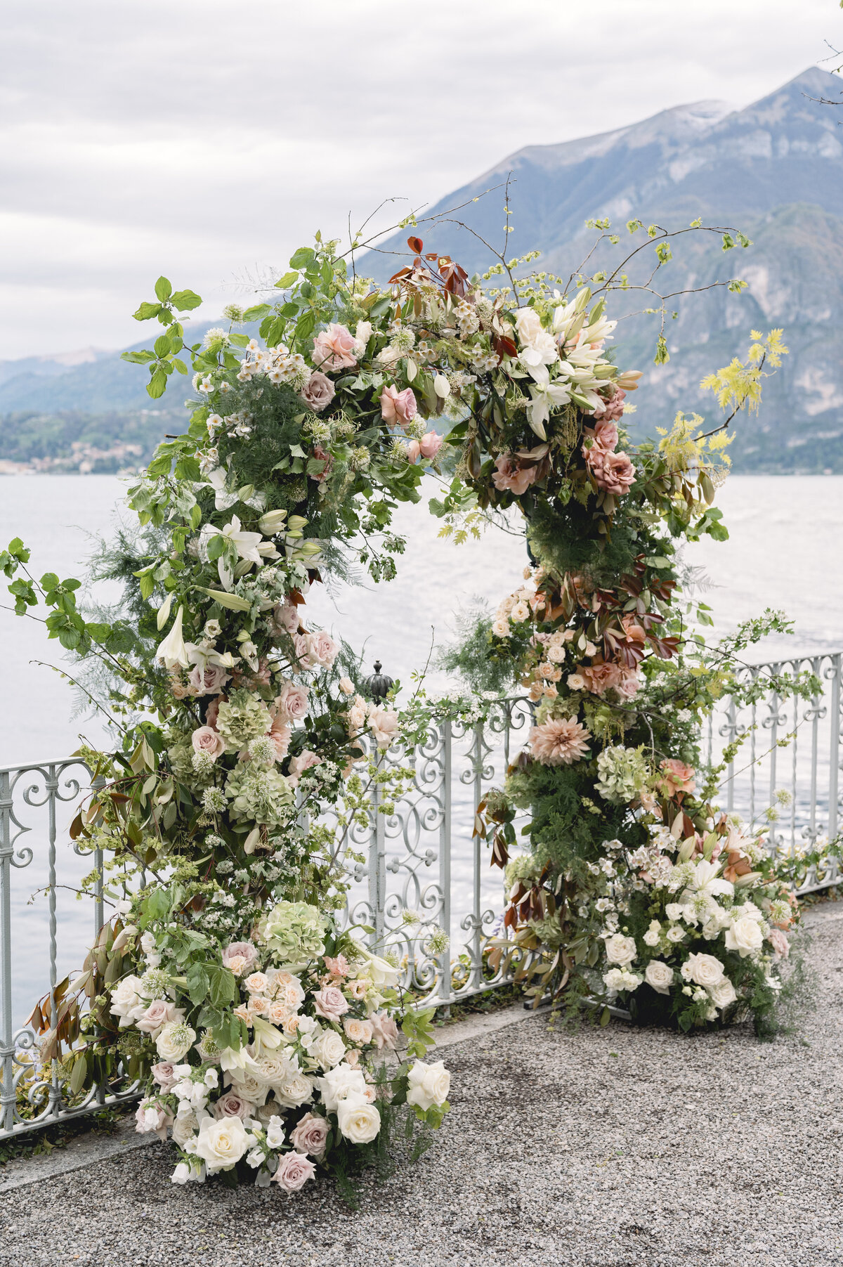 Dimos Bablis Studio Luxury Wedding Photographers Greece and Italy Santorini Wedding Villa Cipressi pastel  _046