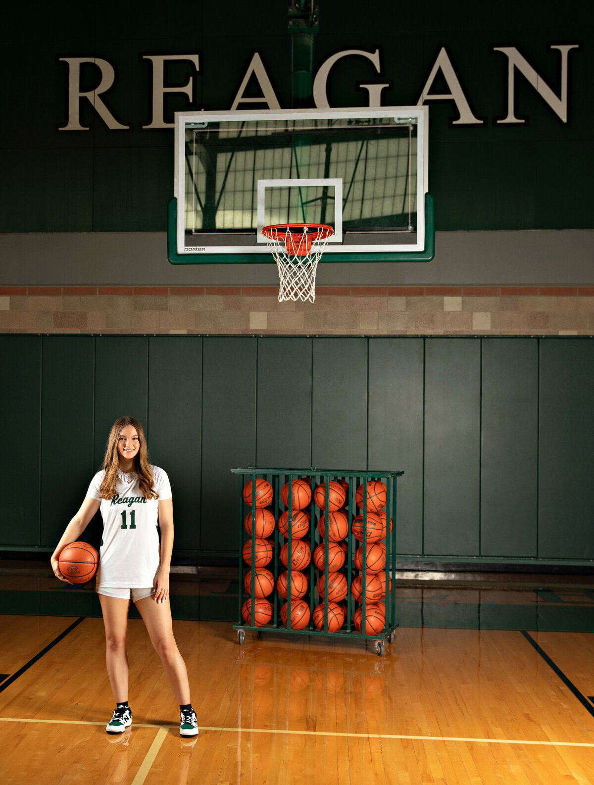 seniorgraduationclassof202520262027bestphotographertudiofamilybirthdaynewbornboyamilynewborngirlfirstbirthdayportraiturephotographystudioportraitsnewborngirlboyfamilyEvaMaganaPhotographychildphotographer (92 of 35)