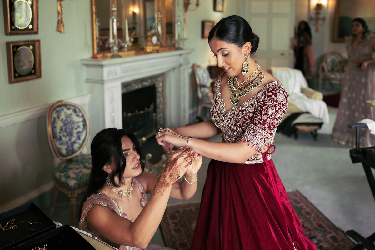 Bridal prep at Sezincote wedding