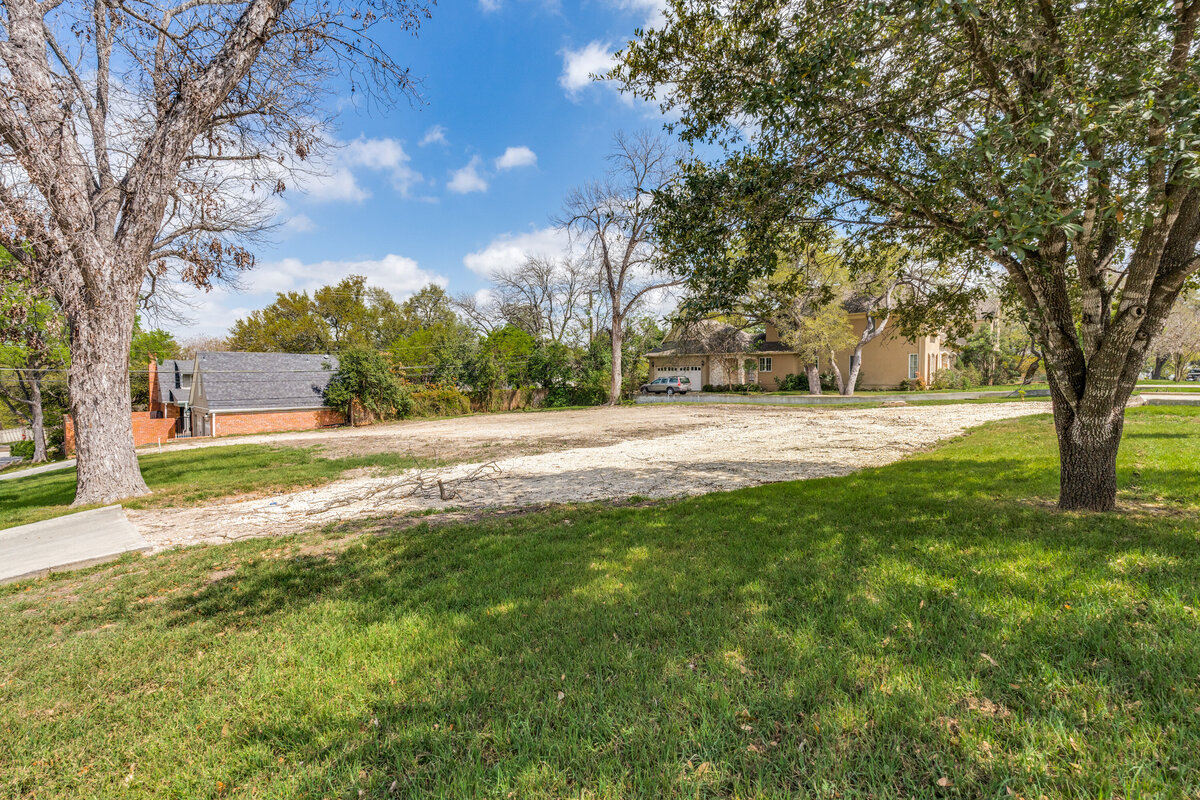 701-ivy-ln-terrell-hills-tx-78209-High-Res-3