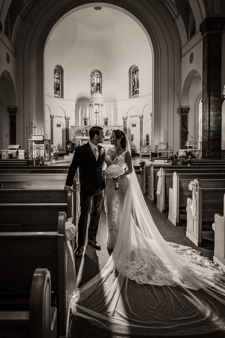 wedding-photo-nj-church-bride-groom-bw-romantic-veil-by-alex-kaplan-photography