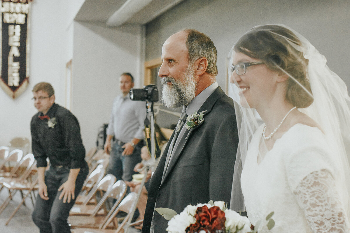 wedding ceremony | Iowa wedding photographer | Iowa Photographer | Playlife | Cedar Rapids | Iowa City | Kalona | Alaynna Ann Schwartz-162