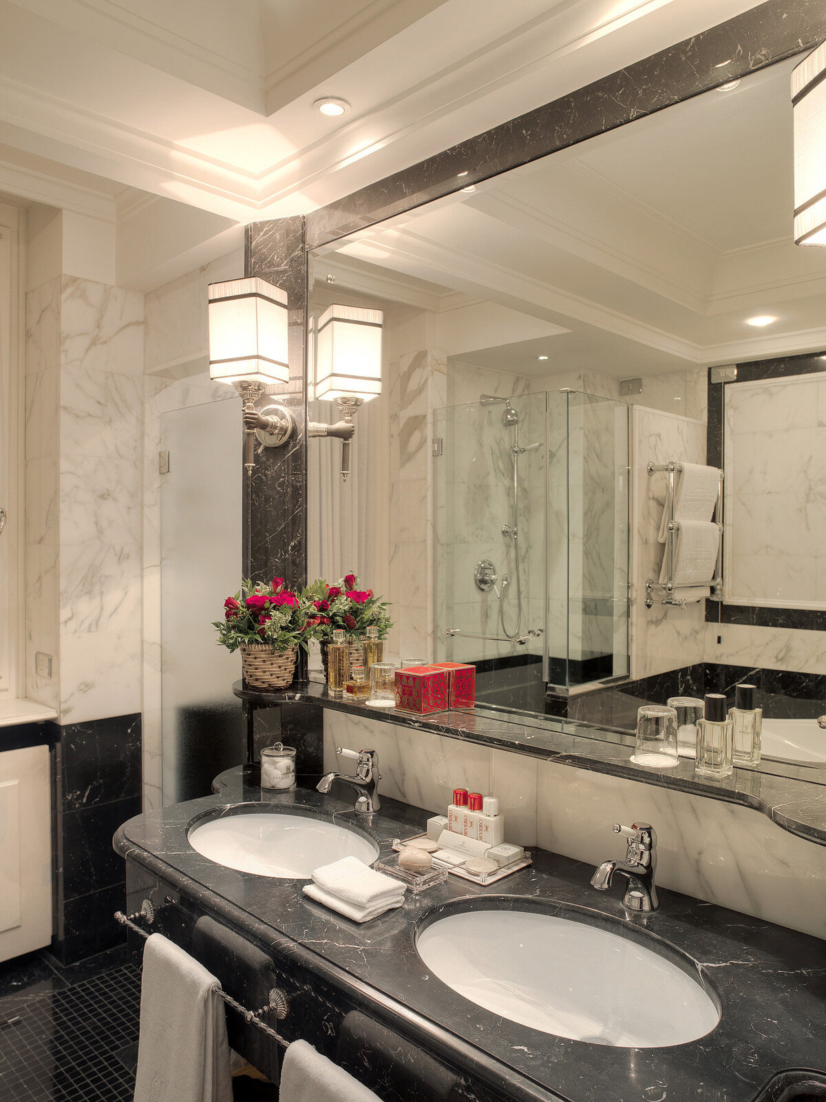 Waterstone - Hassler Collection - Hotel Hassler -Rome - Luxury Boutique Hotel - Classic Suite Bathroom ( 1 ) - Hassler Roma - 150 dpi
