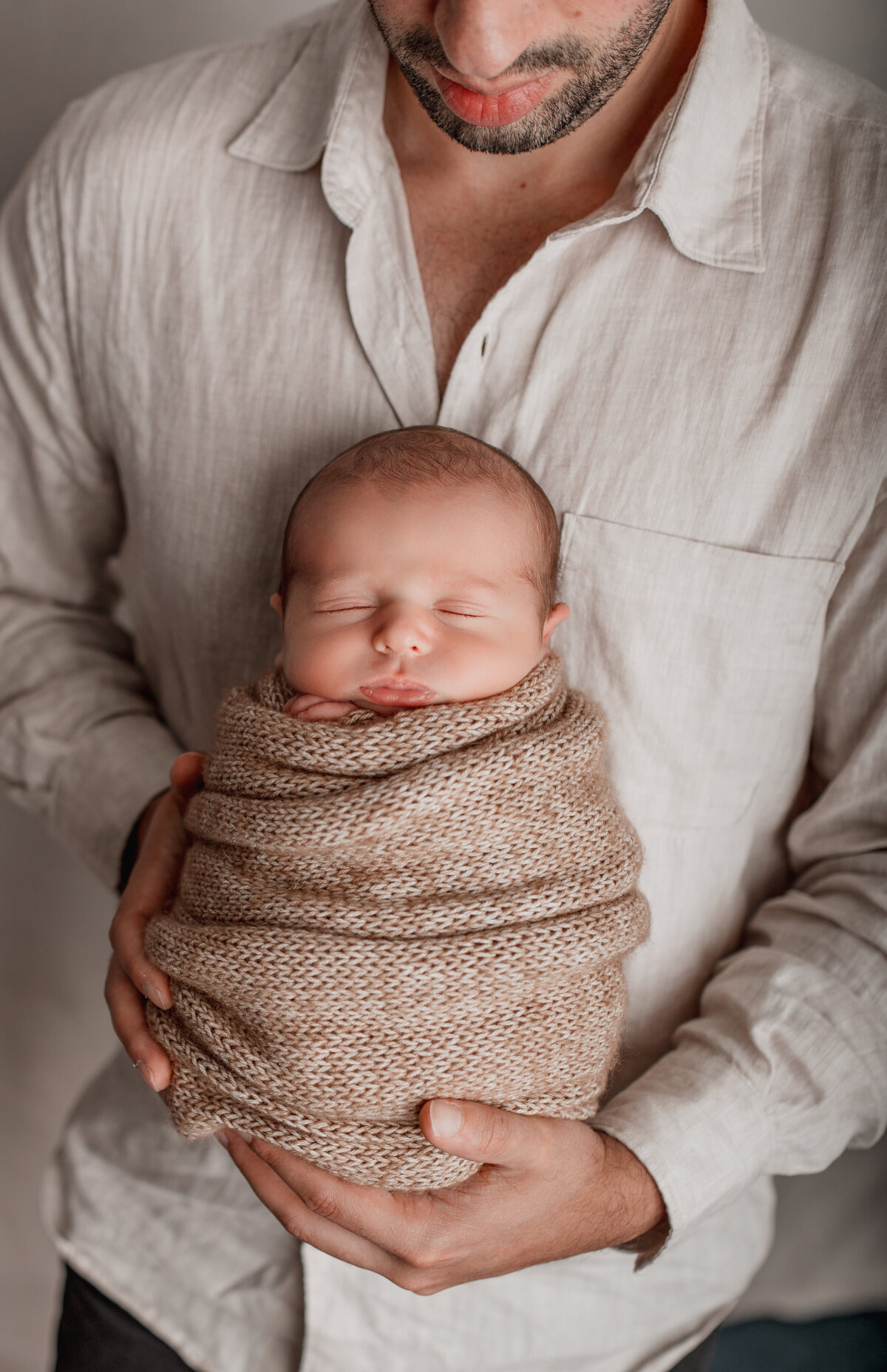 Dad-newborn-posing-Hicksville studio