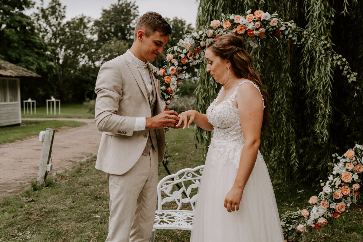 Trouwfotograaf in Zeeland. De leukste trouwlocaties in Zeeland vind je in deze blog. Door everatilroefotografie, trouwfotograaf in Middelburg,Zeeland