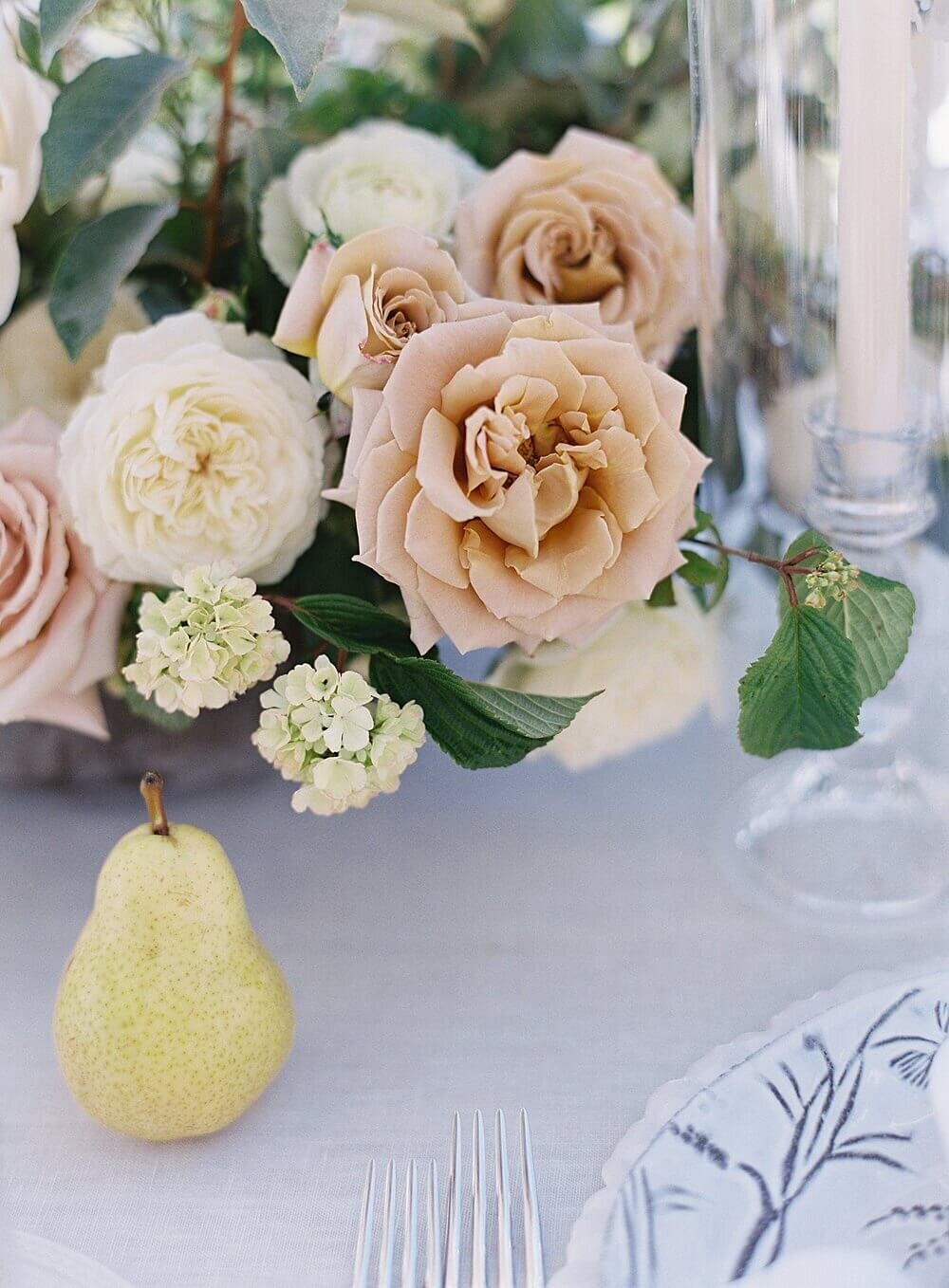 peach and cream florals with pear on wedding tabletop at cal-a-vie | Jacqueline Benét