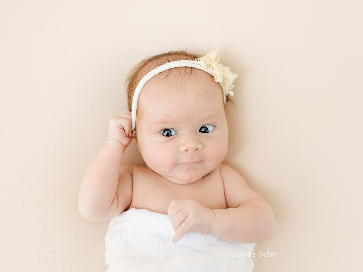 san-diego-newborn-photographer-baby-girl-minimal-look-01