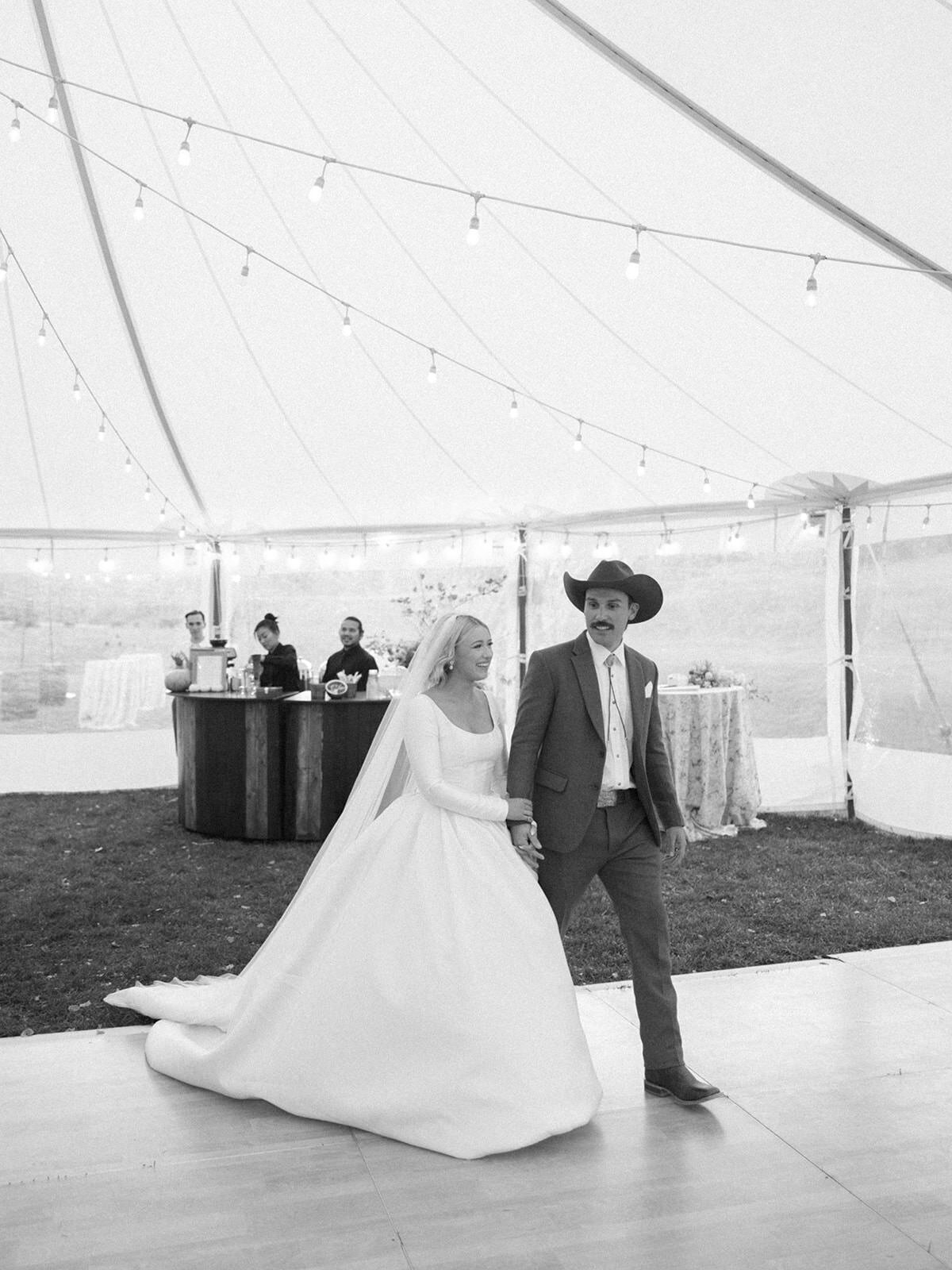 Aspen fall tented wedding at t lazy 7 ranch_RxL-107