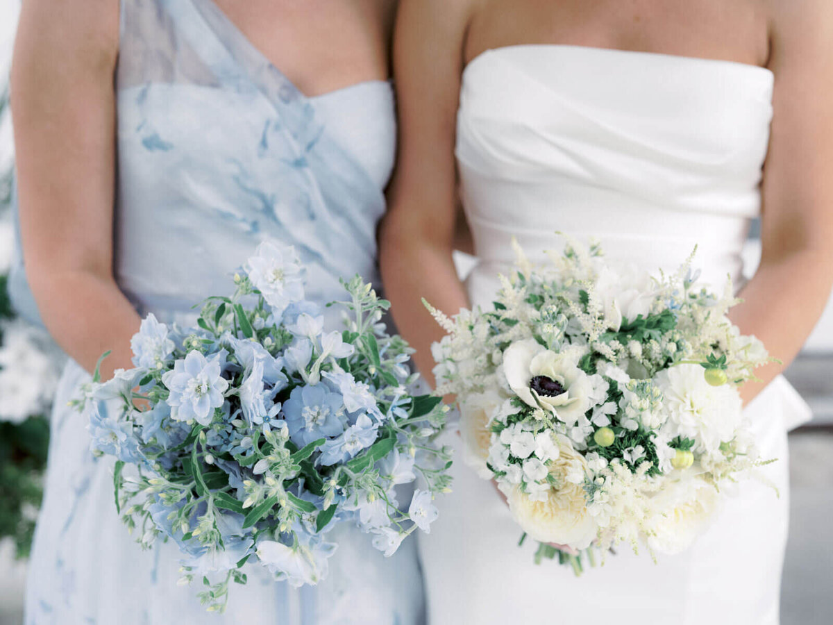Beautiful flower bouquets of the bride and her maid of honor, matching the colors of their dresses. Image by Jenny Fu Studio