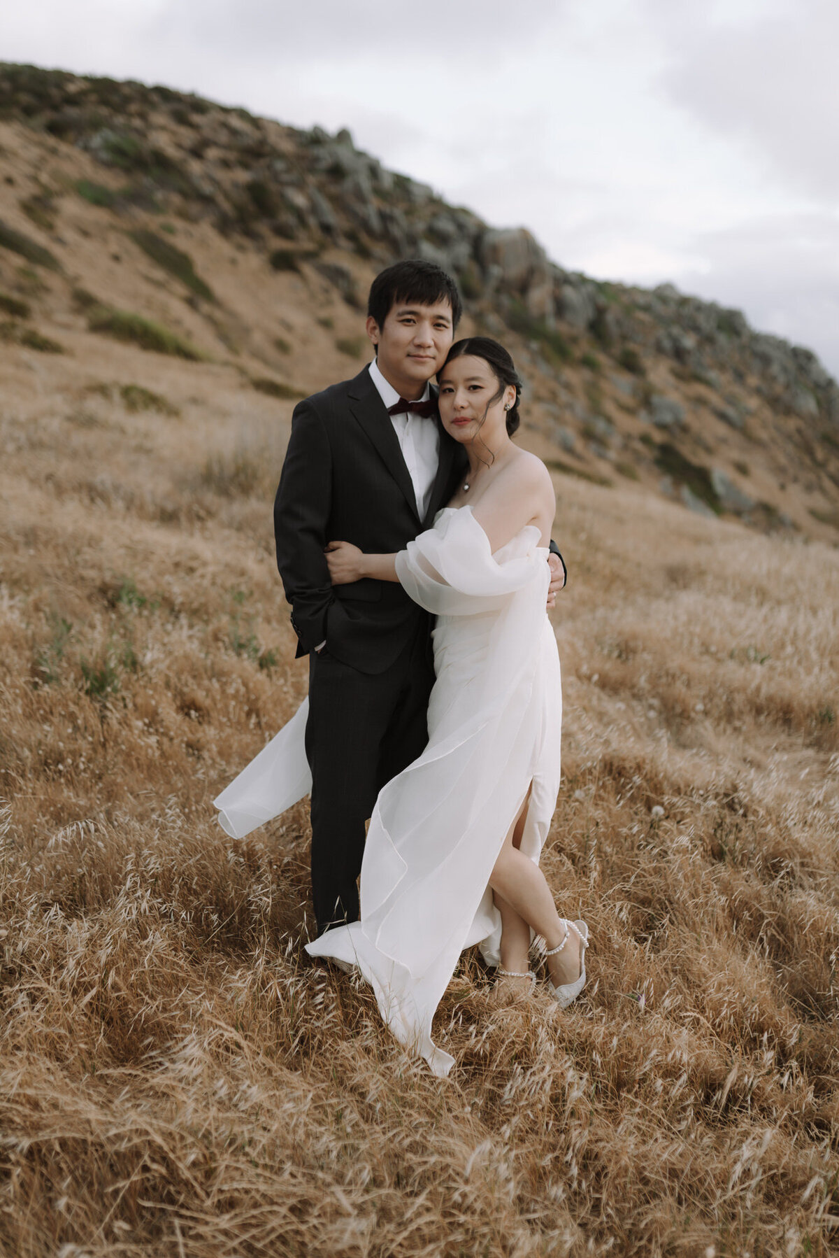 intimate-cliffside-photoshoot