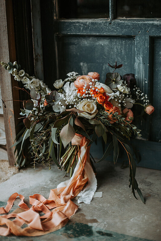 Cream and peach bouquet 98