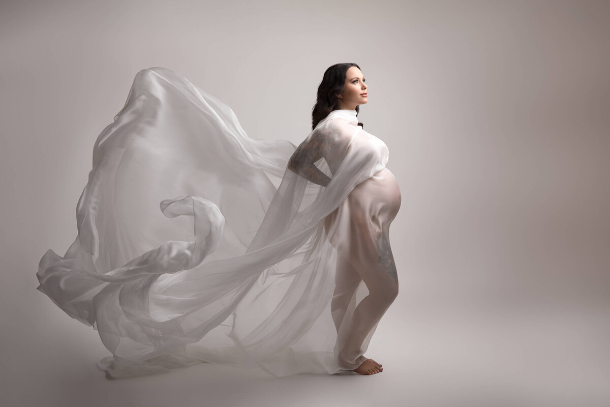 babybauchfotografie-bamberg-fliegender-seidenchiffon