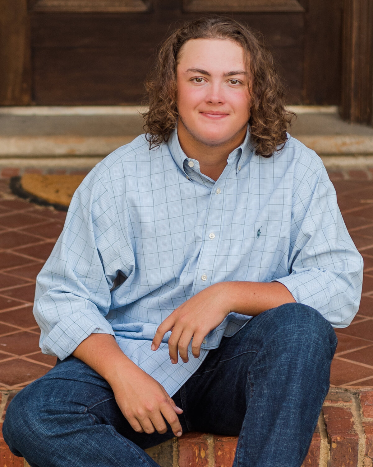 cool senior sitting pose-8743