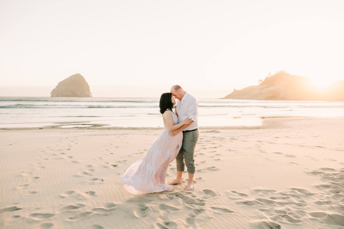 romantic maternity portrait of woman and her husbnad at the oregon coast.