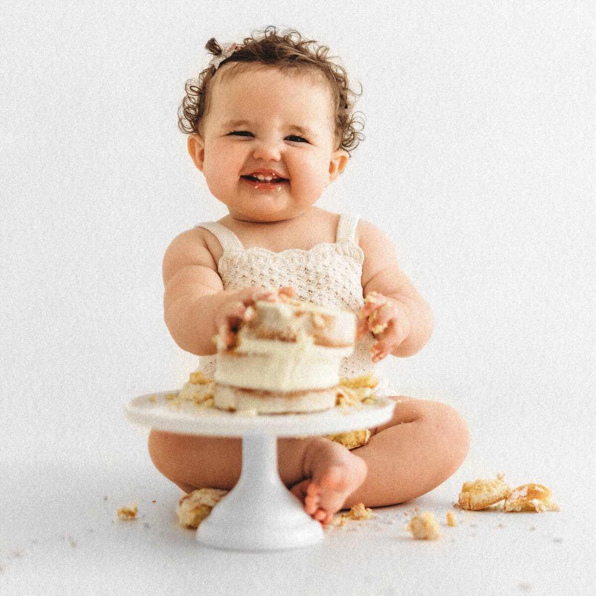 LittleWhitePhotography-Cake-Smash-27