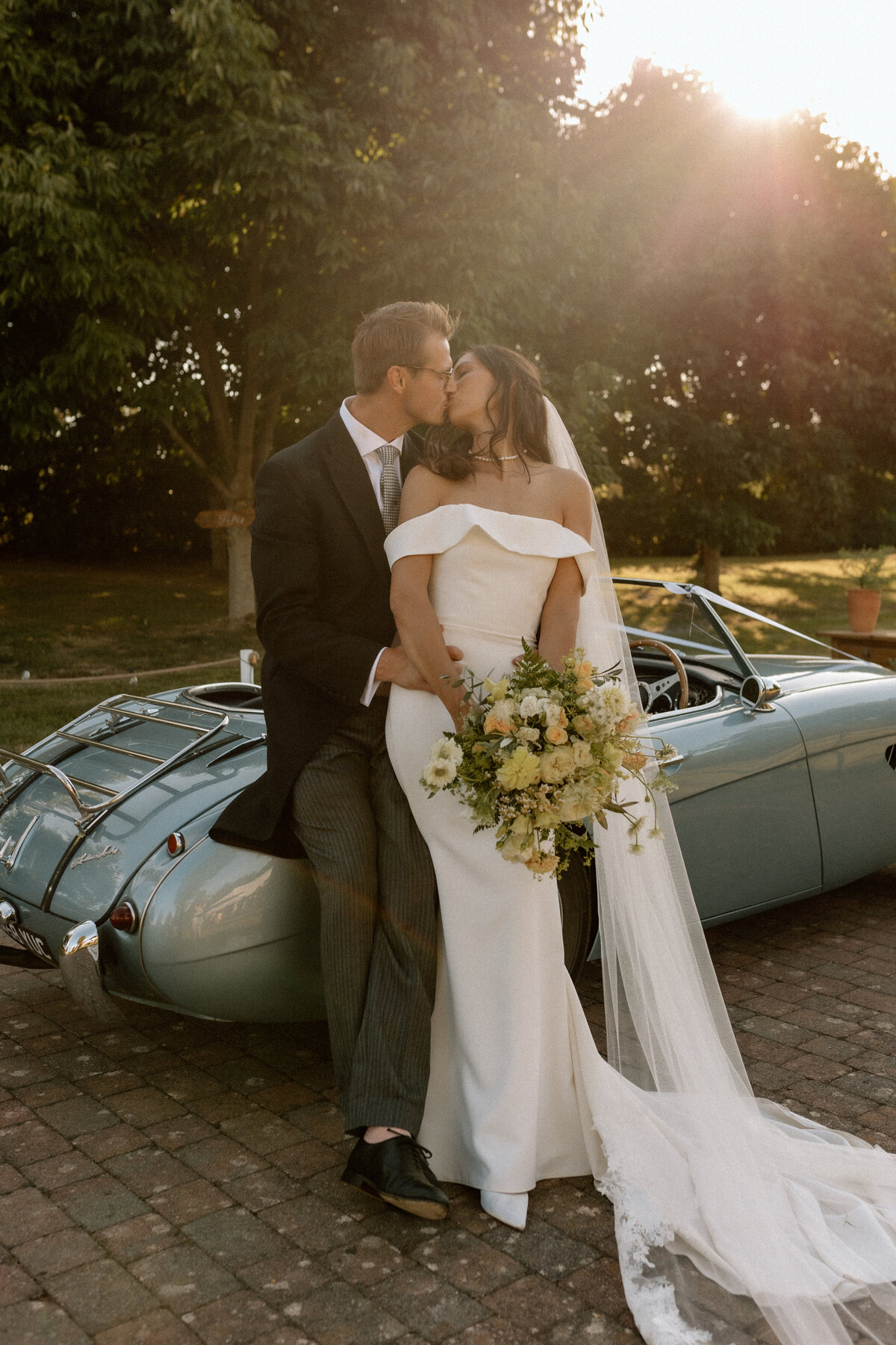 Fred&Poppy_DevonWedding_lauradeanphotography_dorsetweddingphotographer-109