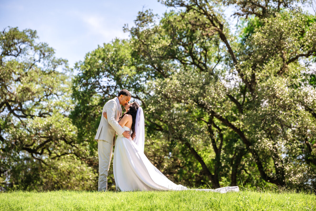 best-san-antonio-wedding-photography-SNL-canyon-springs
