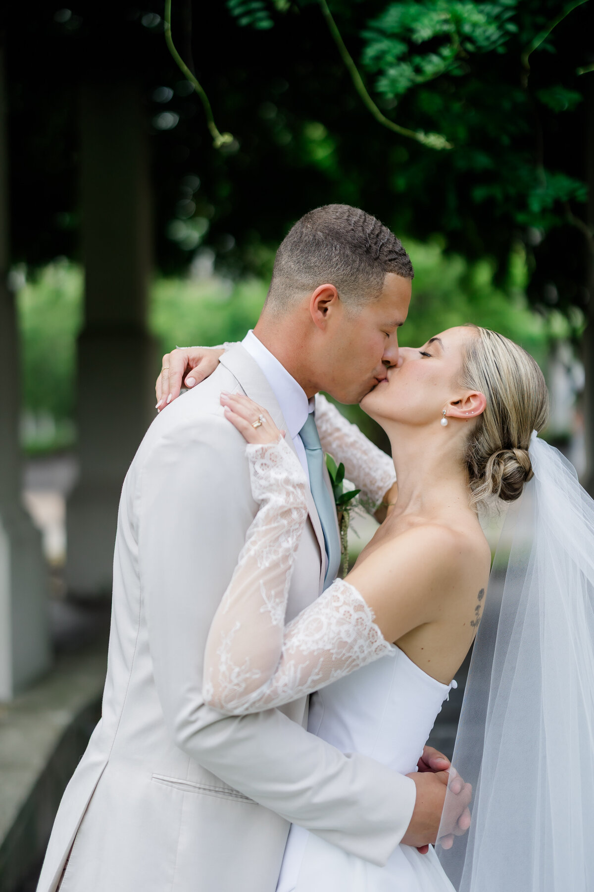 kasia-sickau-photography-wedding-photographer-hannah-and-TJ-the-grand-ballroom-covington-ky-703