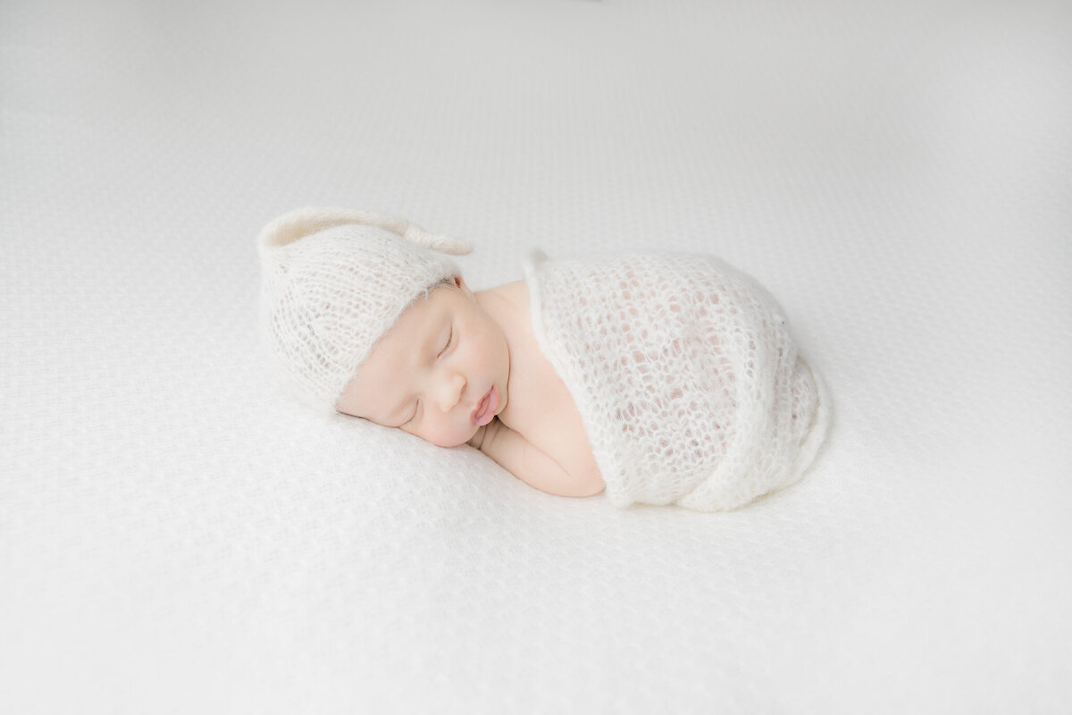 melissa-lamb-newborn-studio-ottawa-grey-loft-studio-2023-10