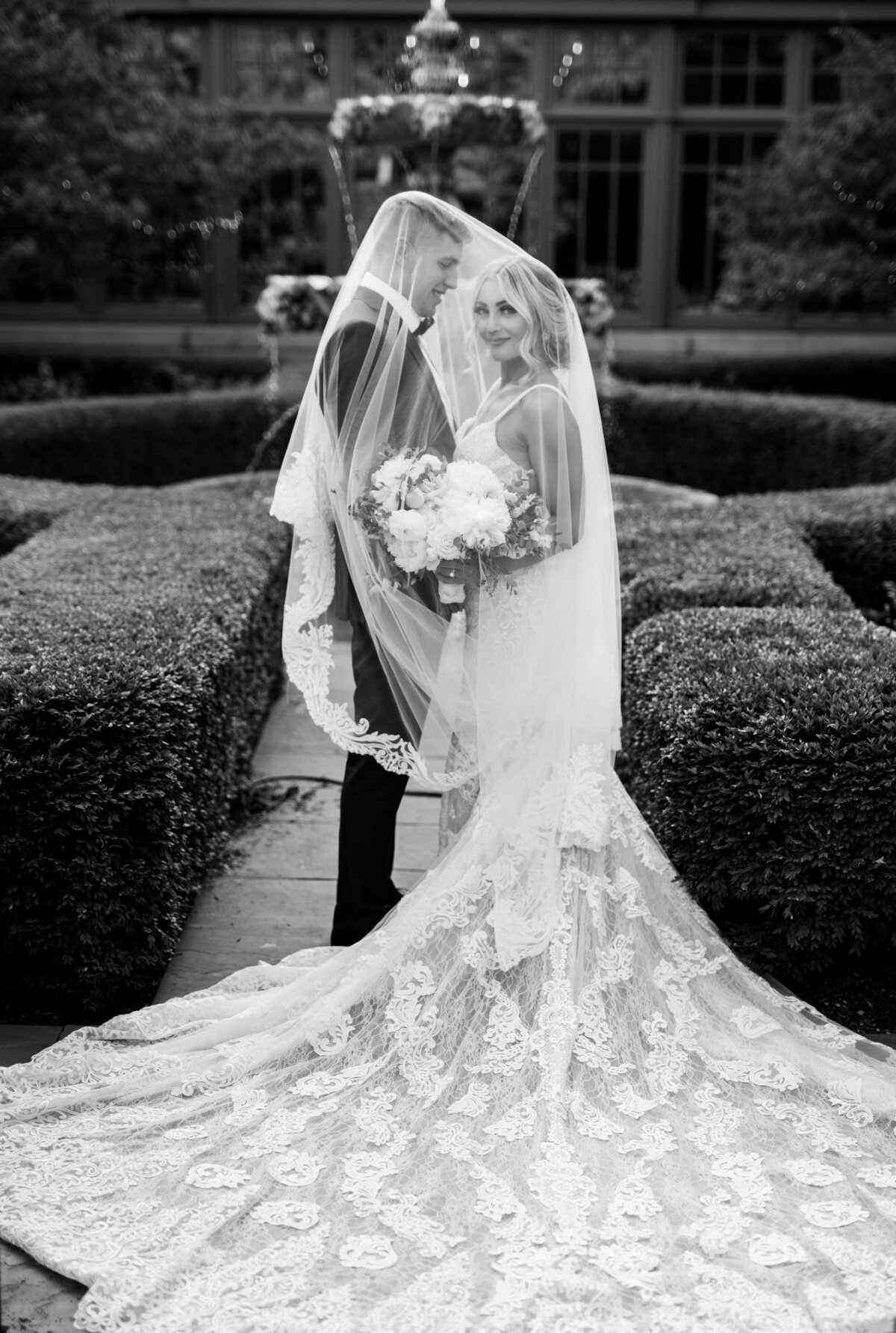 Niki Marie Photography Classic Timeless Wedding Photographer Detroit Michigan Chicago Illinois New York New Destination Travel Fine Art High End Luxury Wedding Engagement Elopement Photo Black White Elegant Traveling Travel City40