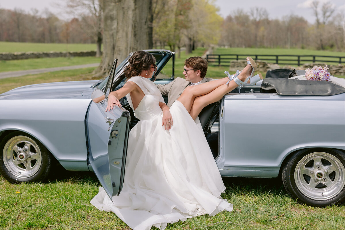 Richmond Wedding Photographer Lindsay Mack couple sitting in a vintage car