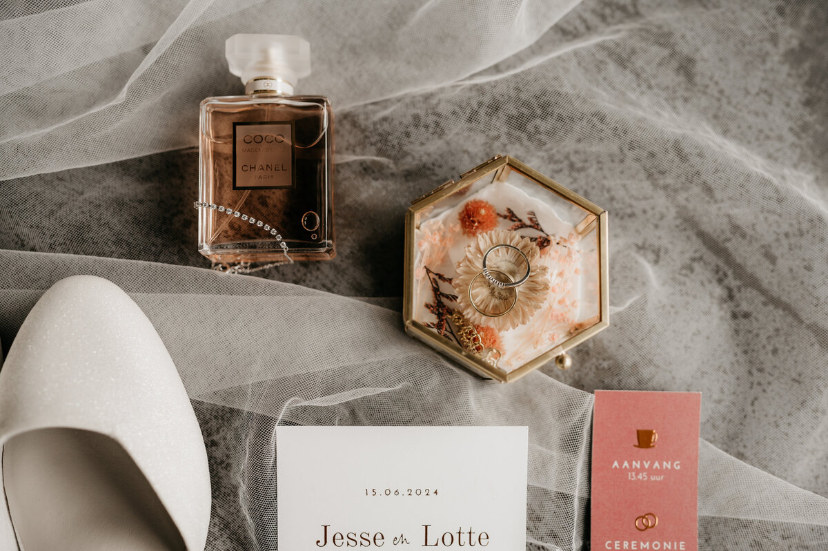 Pure Liefde Fotografie - Jesse & Lotte - Getting ready Lotte-5