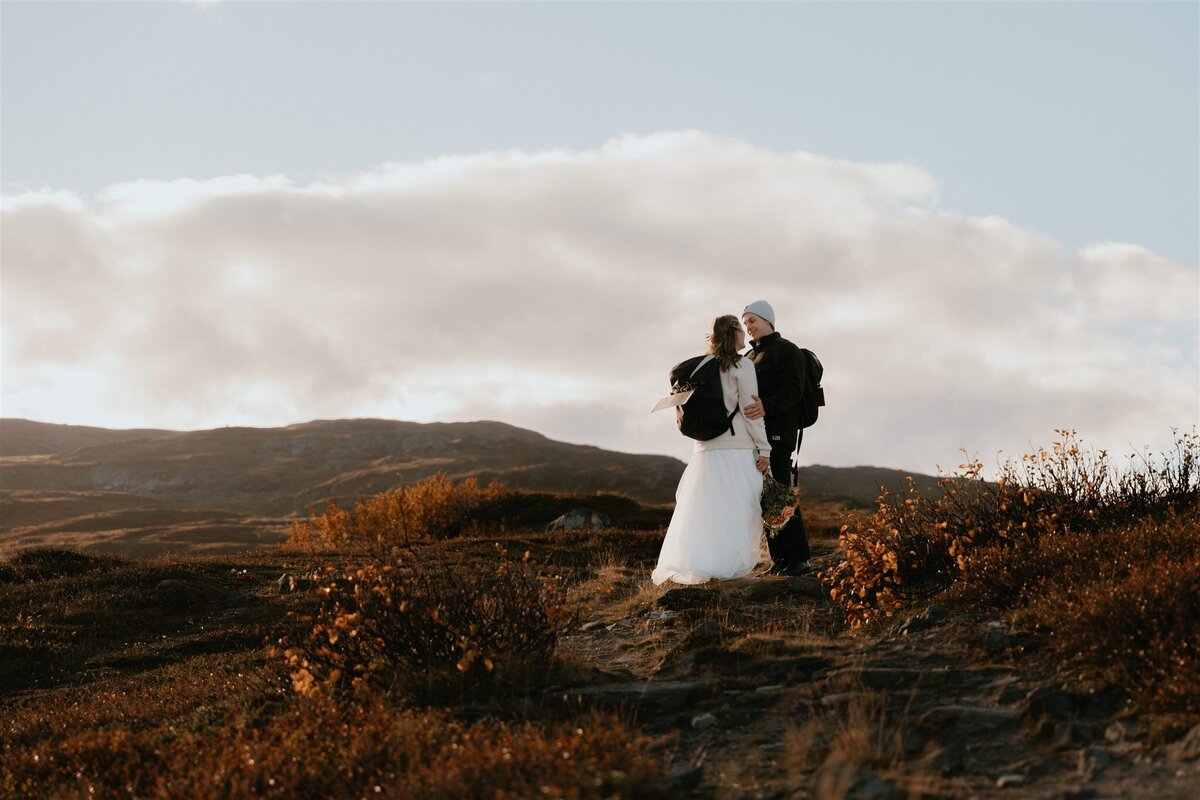 Fotografieravhanna_Bröllop-Nick&Klara-September20240914-Porträtt-Björkliden246