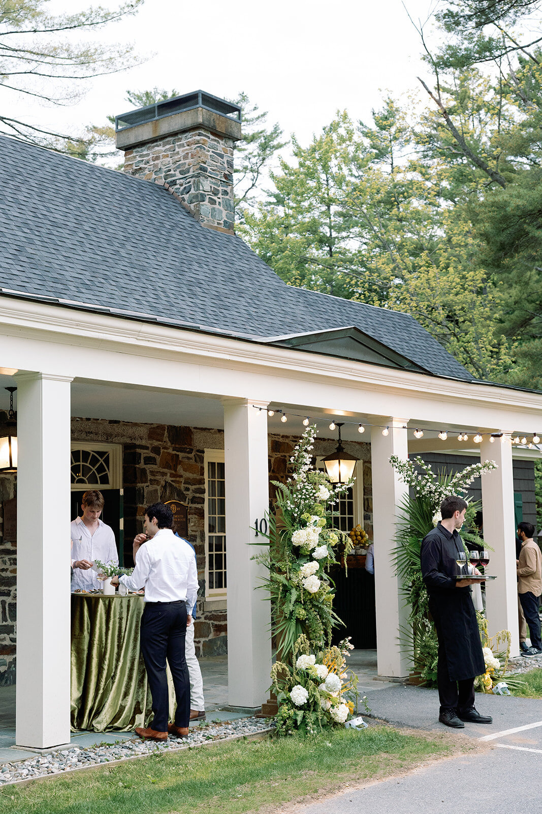 outdoor-cocktail-hour-luxury-dartmouth-graduation-party