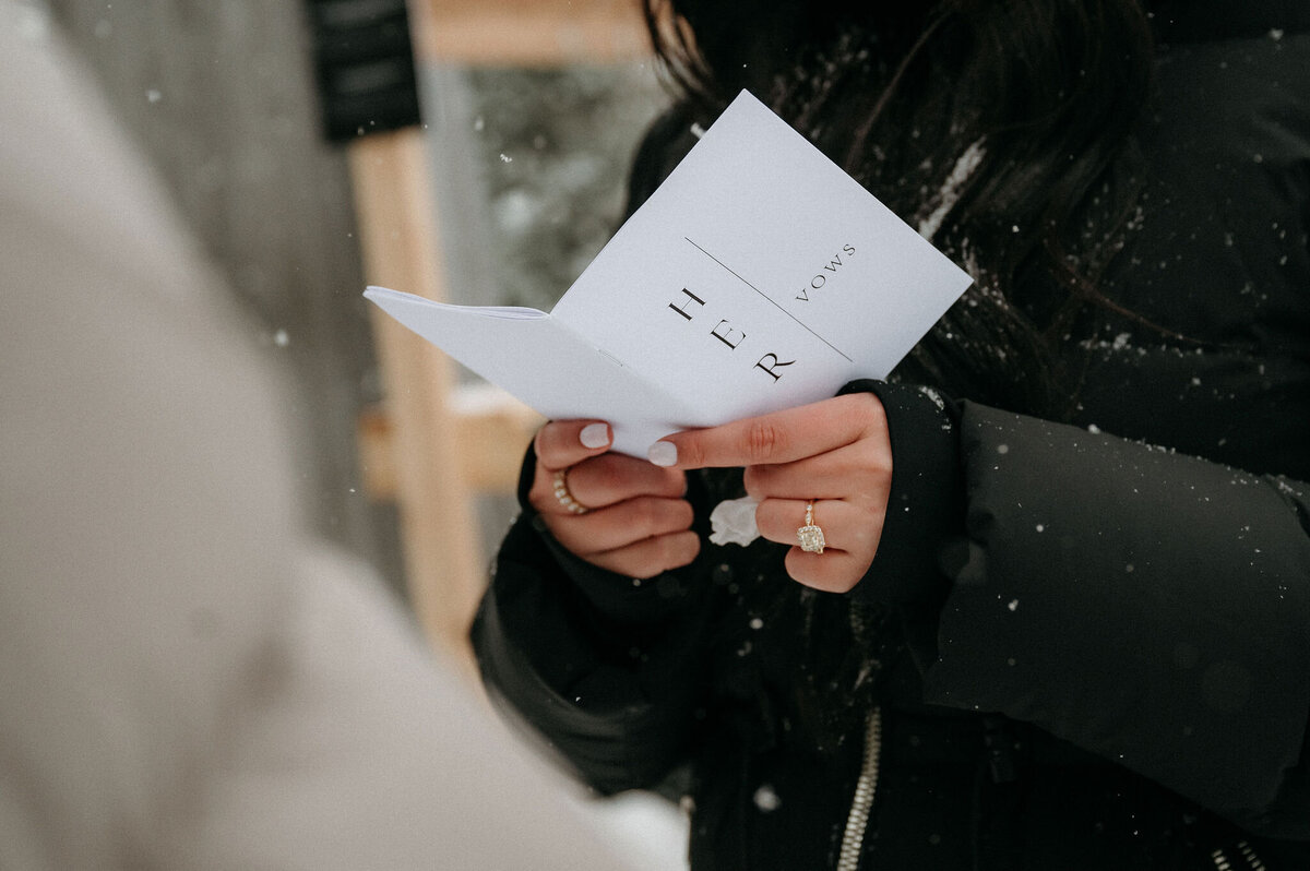 S-R_Winter-Elopement-Quebec-70
