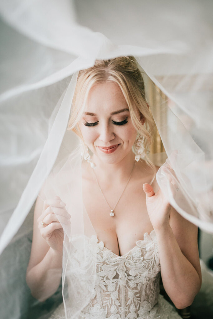 Beautiful bridal portrait by M2S Photography, timeless and elegant wedding photographer in Calgary, Alberta. Featured on the Bronte Bride Vendor Guide.