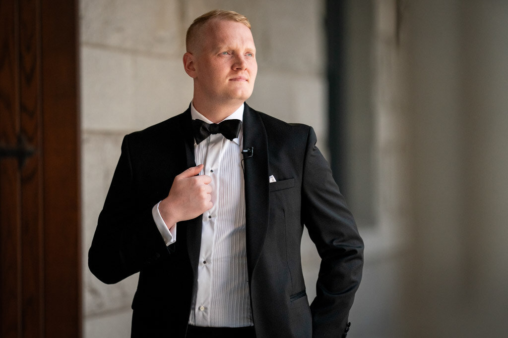 32-Milwaukee-Art-Mueseum-Wedding-Lauren-Ashley-Studios