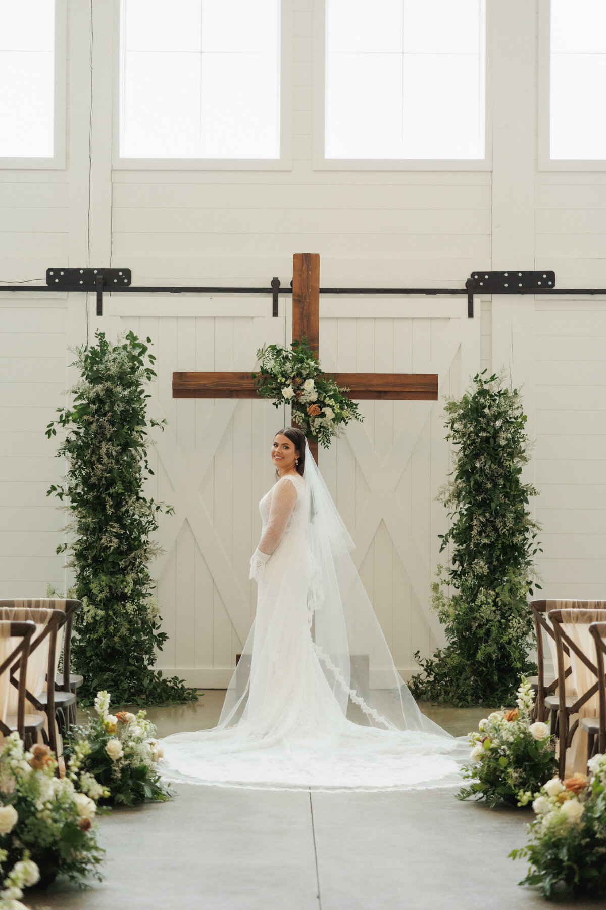 Meraki Design Wedding and Event Floral Studio Florist Wedding Flowers Full Service St. Louis Destination Luxury Floral Design Florists Designers Personal Unique Madi-Noah-Wedding-Images-By-Amber-36
