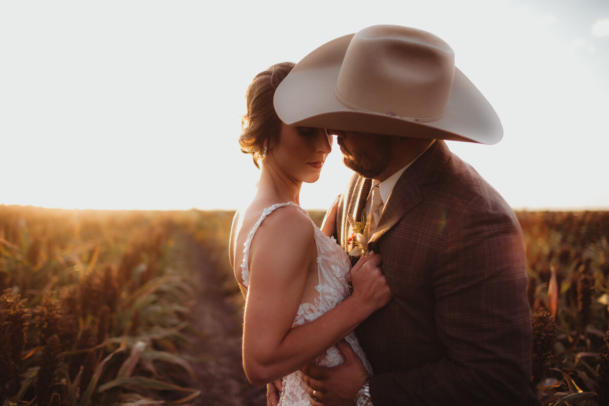 BRIDE AND GROOM IN MILO FIELD