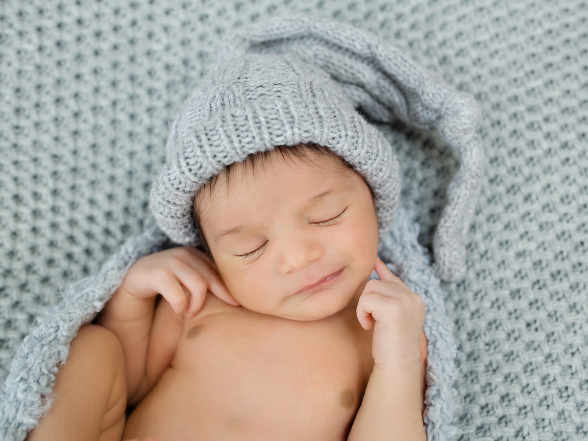 newborns in hats337