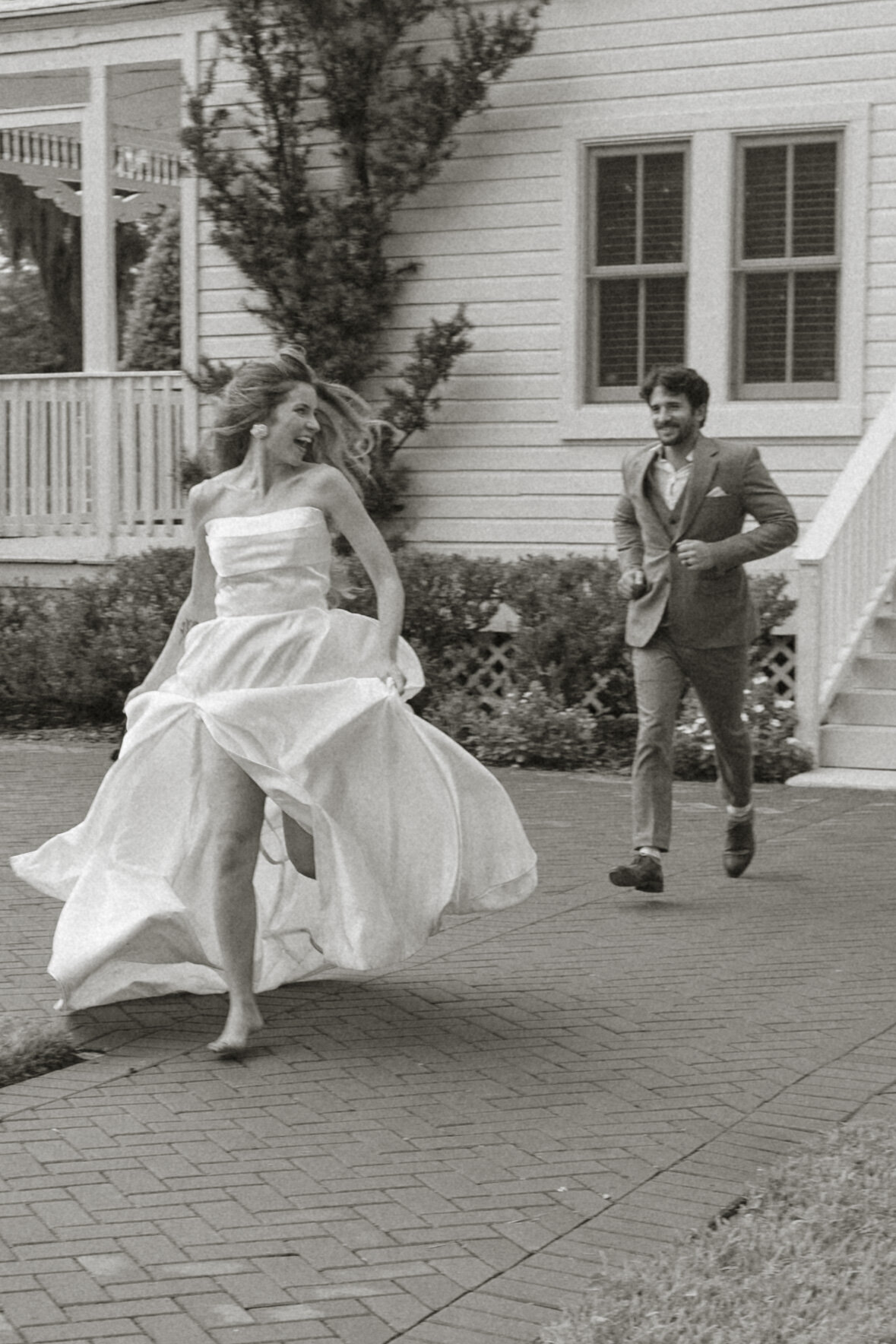 Elegant outdoor wedding surrounded by tropical greenery and historic charm at The Palm Mansion