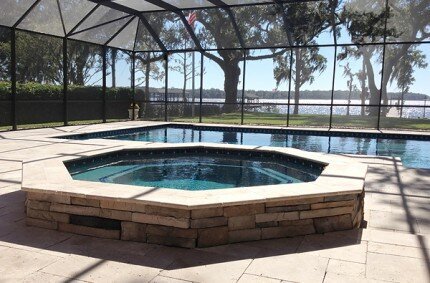 Jacksonville pool builders with spa and screen enclosure