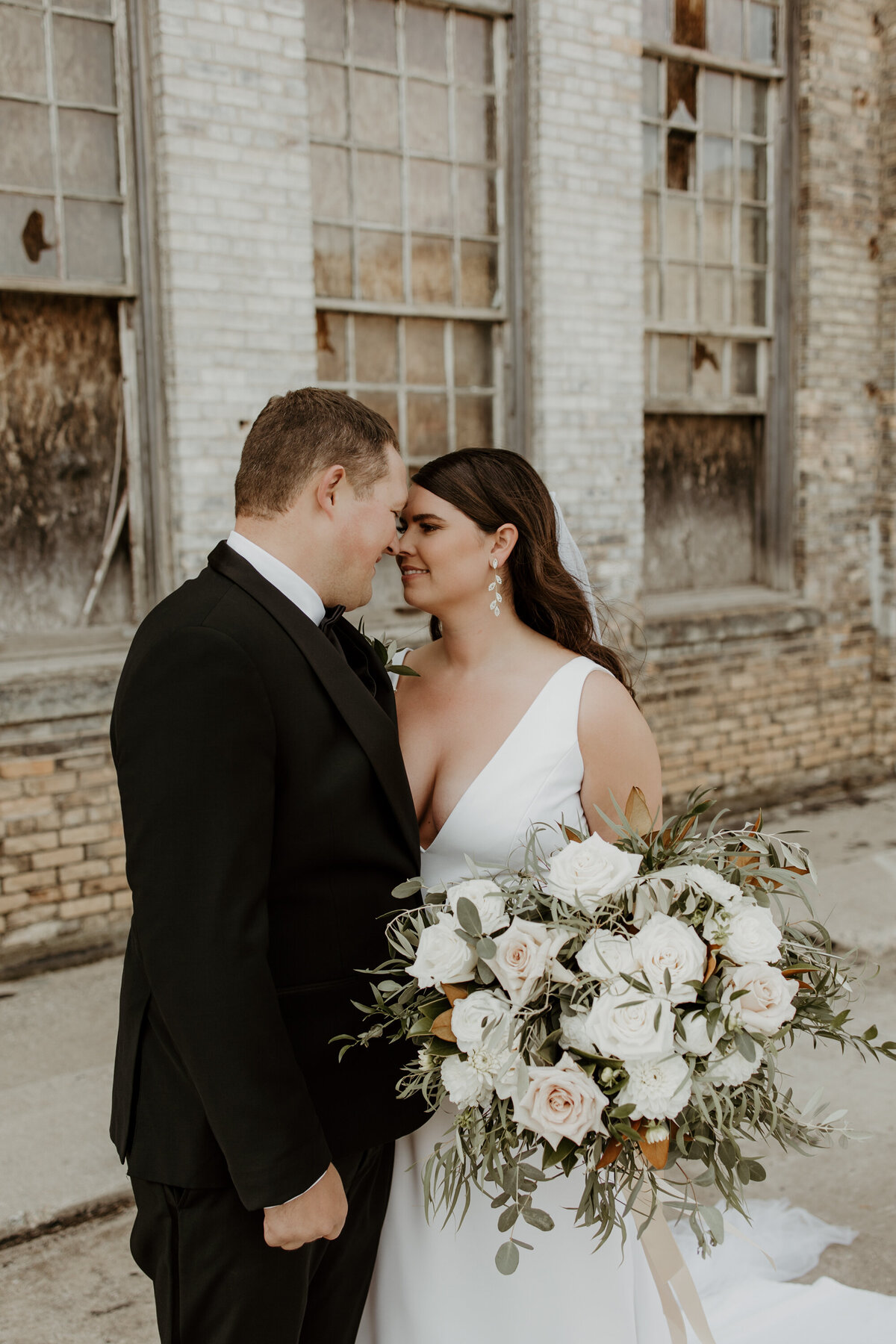 BlacksmithMainWeddingFirstLook|EmmaHaletPhotography2022-9