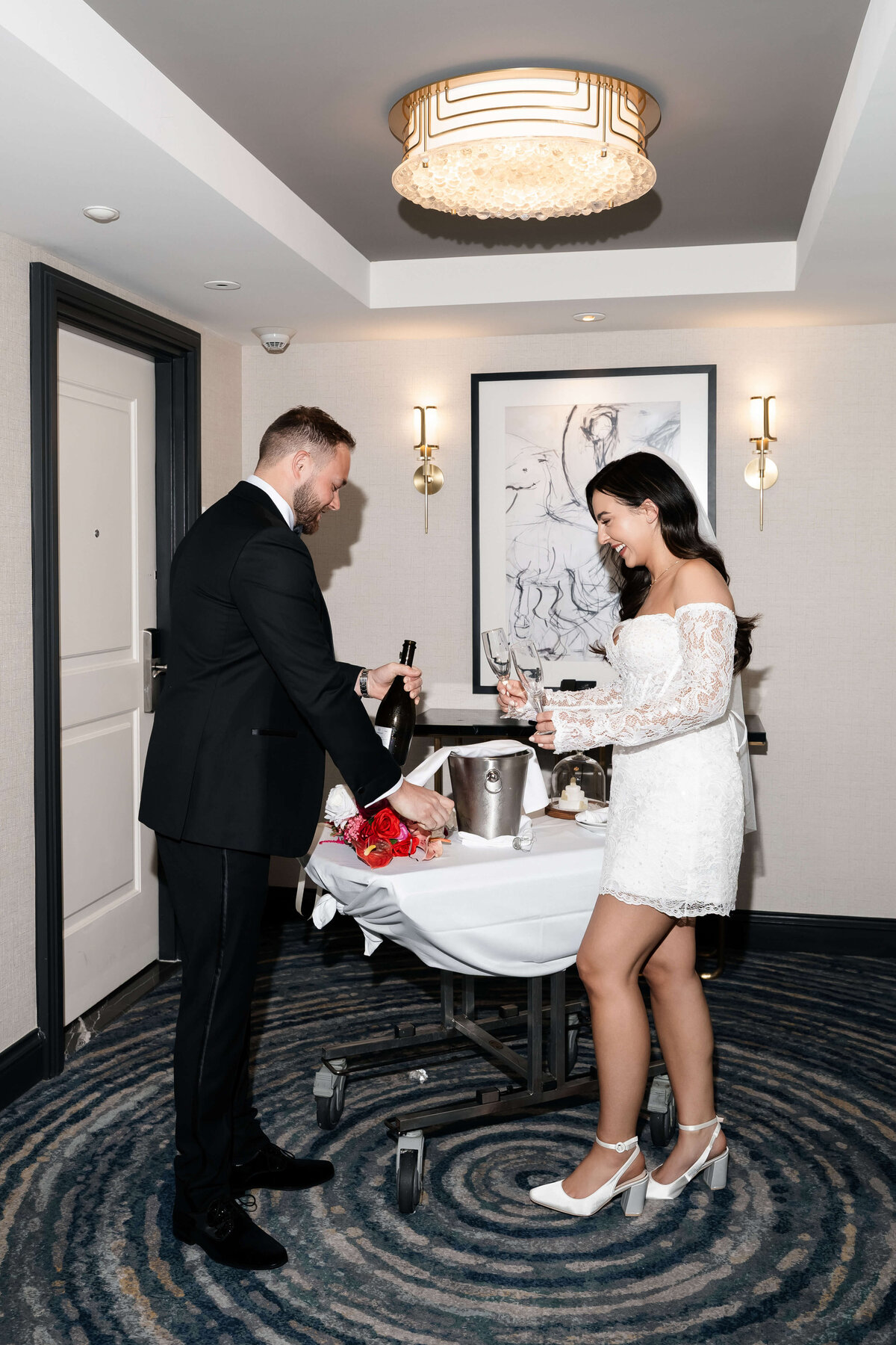 31riskyexposure_hannah-rory_las-vegas-elopement-photography