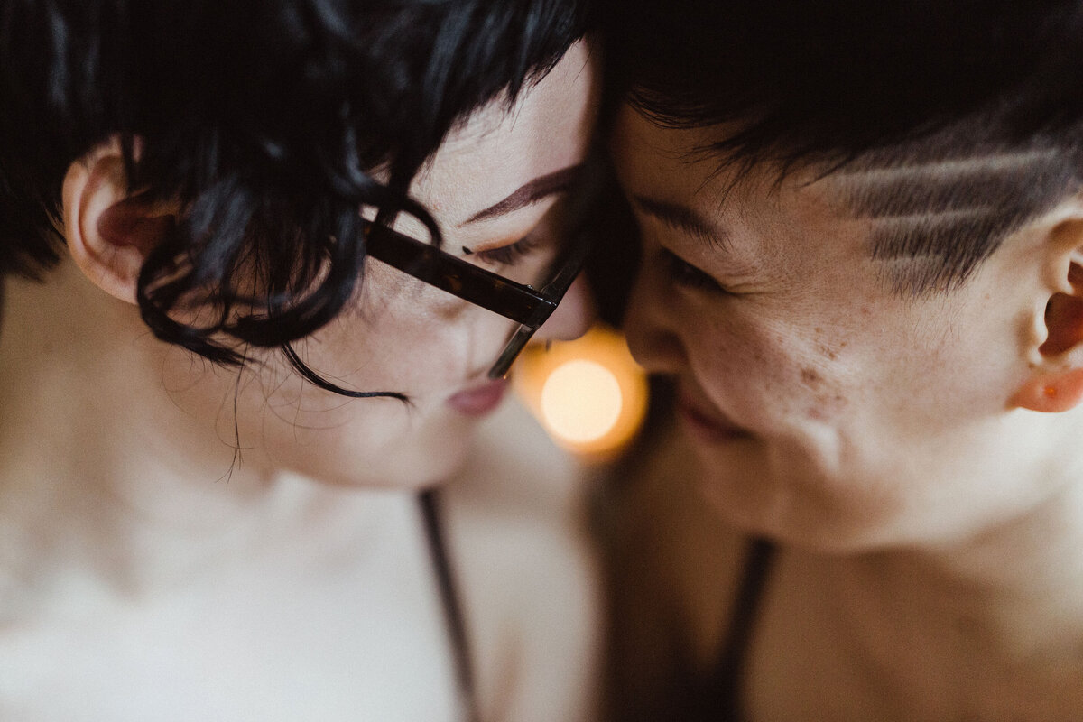 Chicago-Lincoln-Park-Couples-Photos-Queer-Lesbian-Femme-16