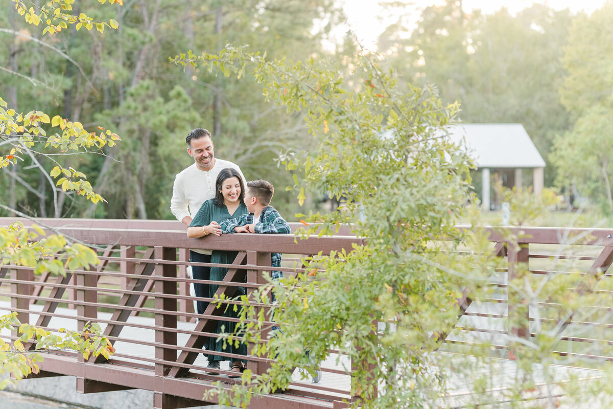 Jacksonville-Florida-family-session-on-a-bridge