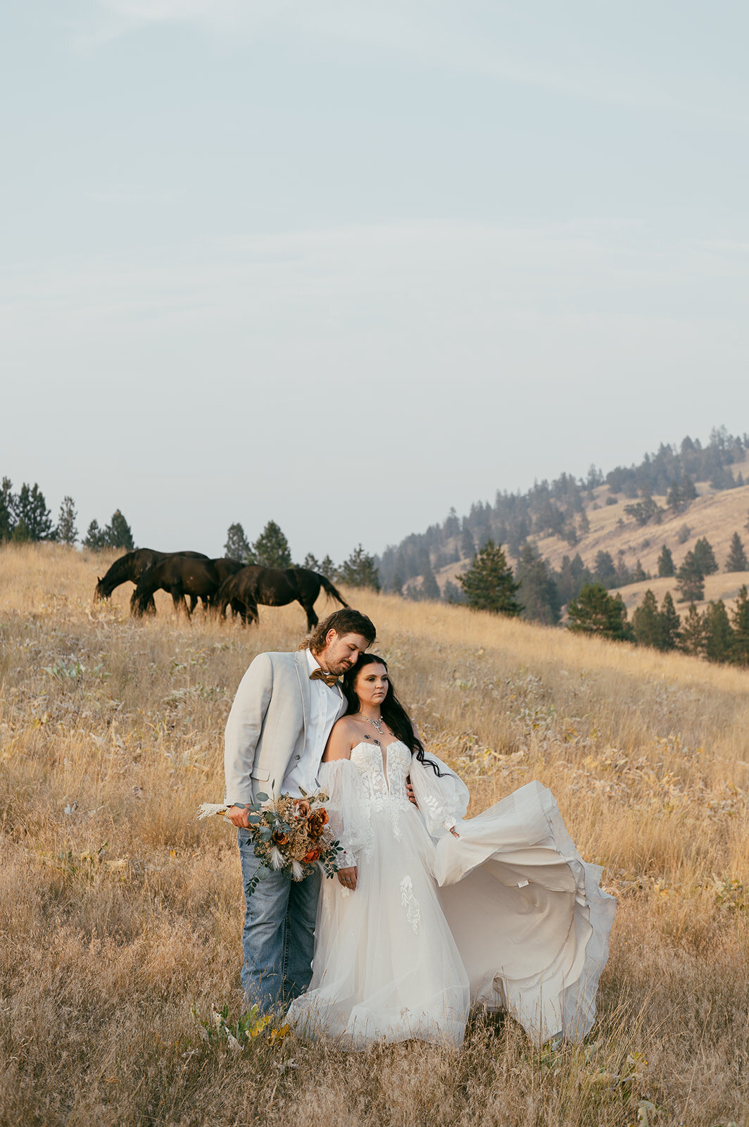 presley-gray-photo-wild-horse-montana-elopement-9934