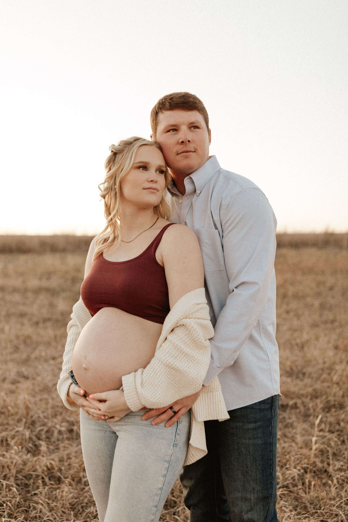 central-kansas-maternity-session-with-the-wandering-4