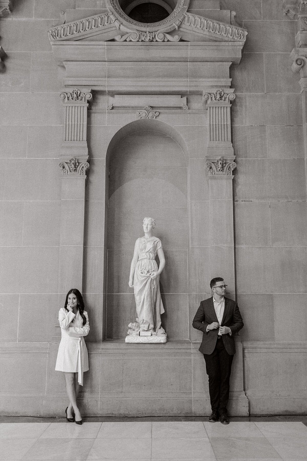 Indianapolis-State-House-Capitol-Building-Engagement-Photos-_0027