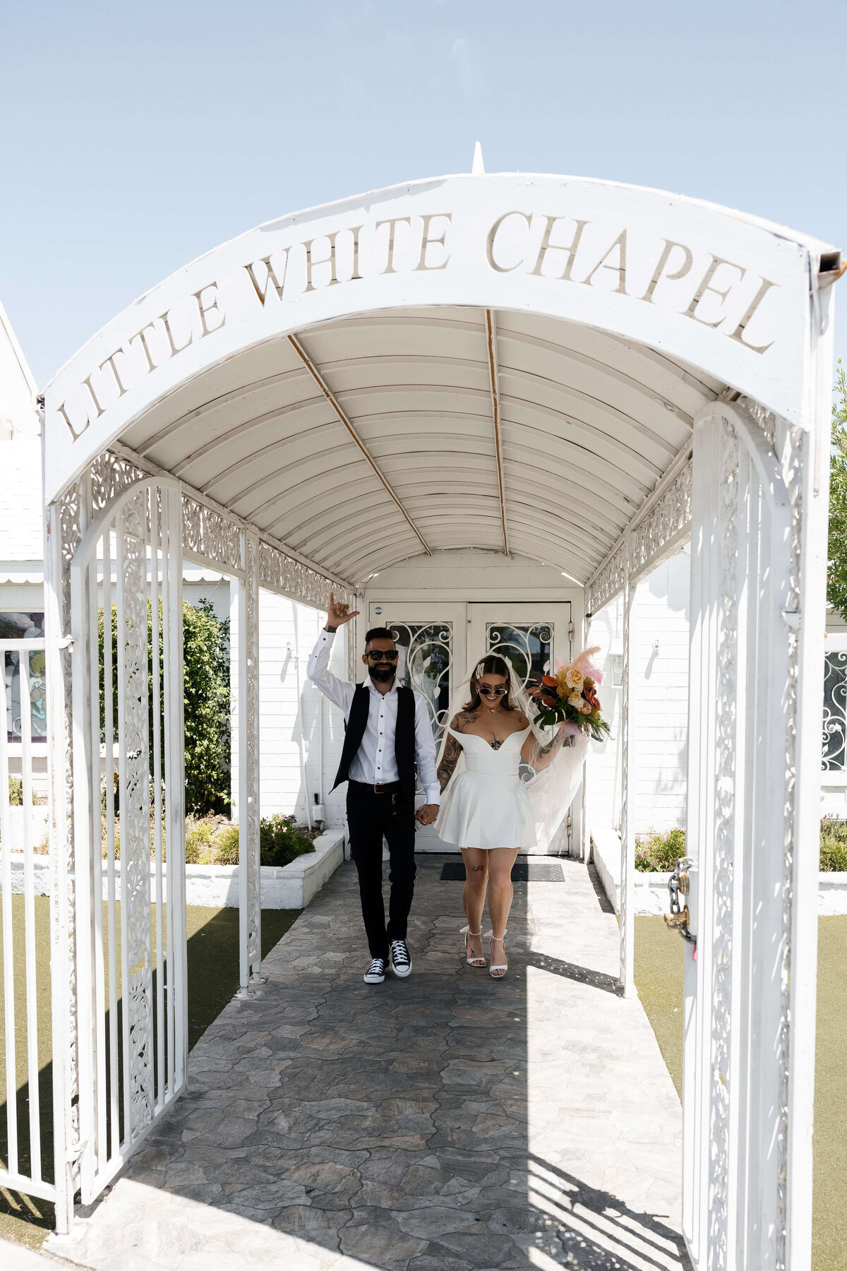 57_riskyexposure_sasha-andy_las-vegas-elopement-photography